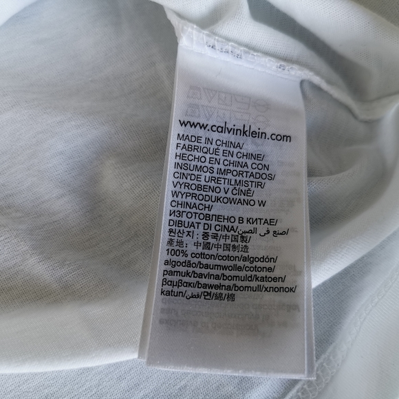 NEW Calvin Klein Velvet Print T-shirt - Picture 4 of 4